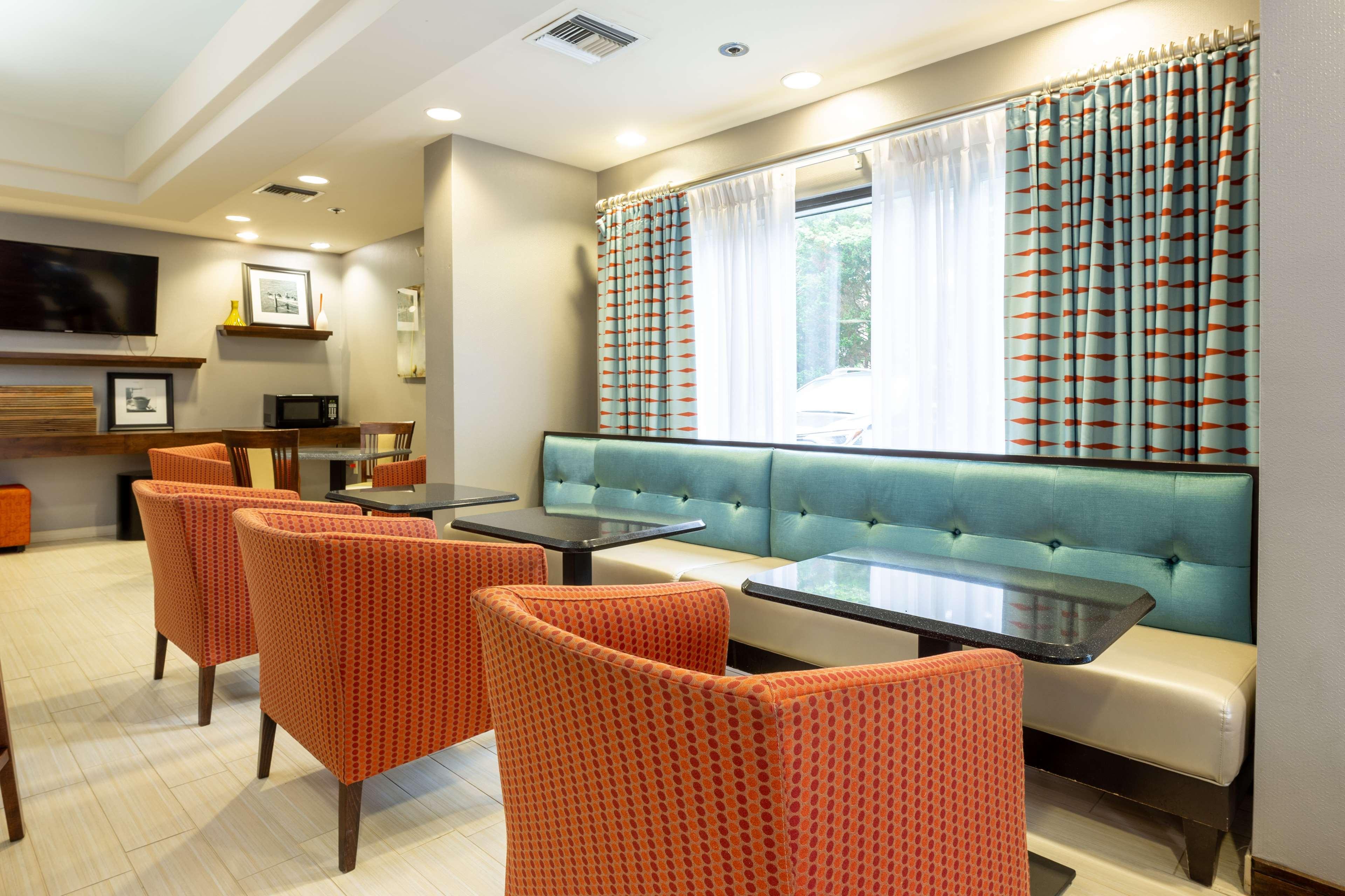 Hampton Inn Columbia I-26/Harbison Blvd Екстериор снимка