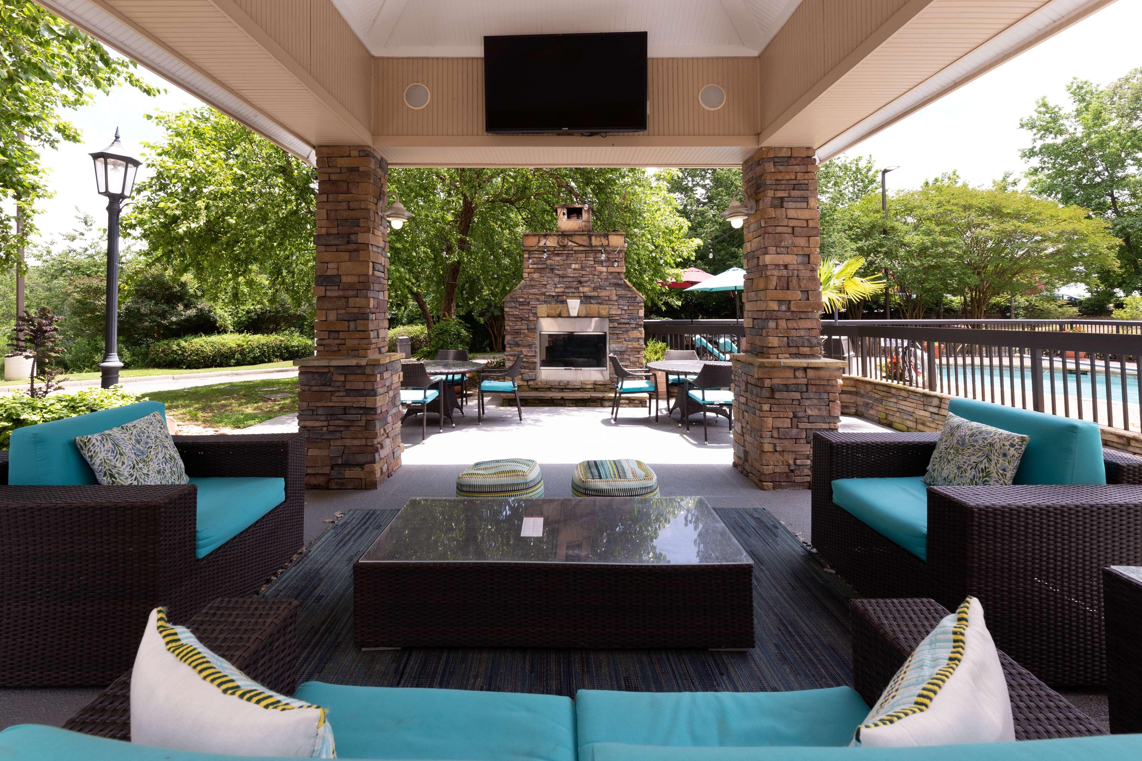 Hampton Inn Columbia I-26/Harbison Blvd Екстериор снимка