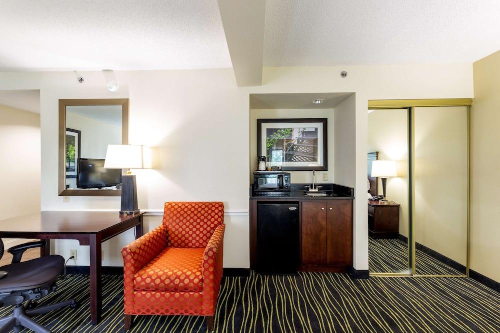 Hampton Inn Columbia I-26/Harbison Blvd Екстериор снимка