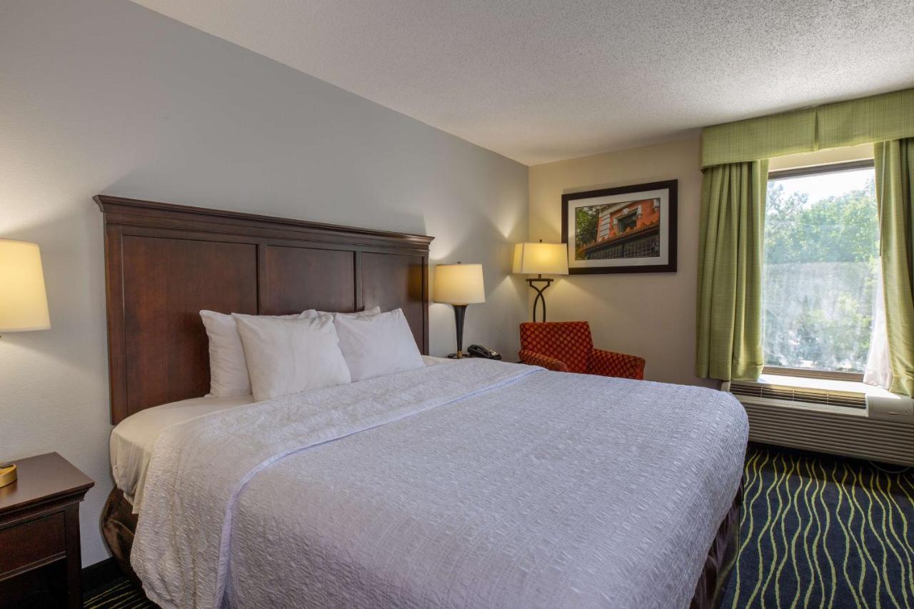 Hampton Inn Columbia I-26/Harbison Blvd Екстериор снимка