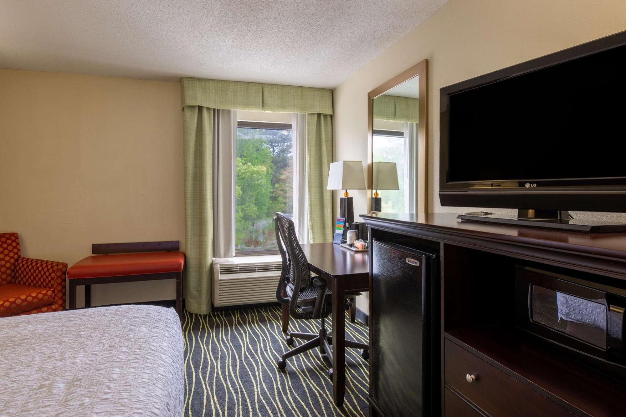 Hampton Inn Columbia I-26/Harbison Blvd Екстериор снимка